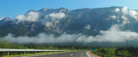 Lekker genieten van het uitzicht tijdens het rijden op de Italiaanse snelwegen