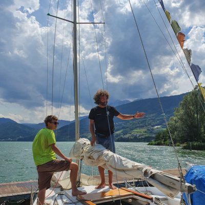 In vliegende vaart leren zeilen op het Caldonazzo-meer