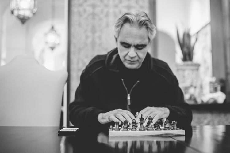 Andrea Bocelli schaakmat