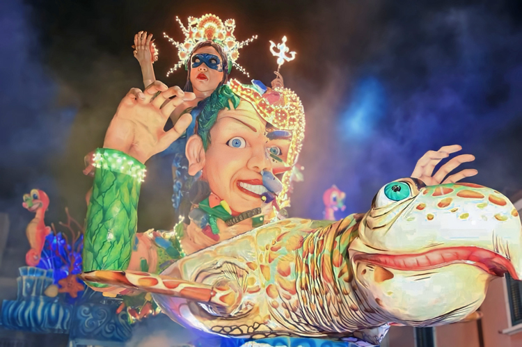 Het smalste carnaval van Italië in Melilli