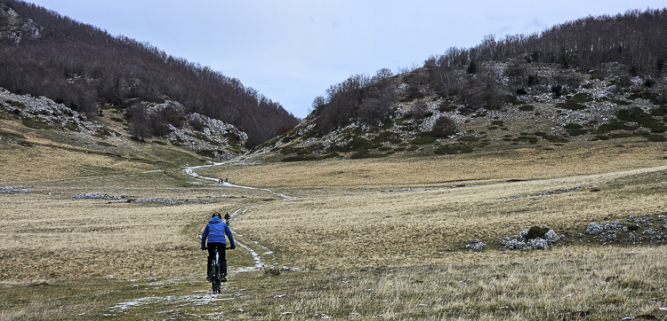 parco nazionale gran sasso e monte laga biking abruzzo © Claudia Zanin