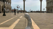 Corona-beeld Grabbedbytheballs in Venetië