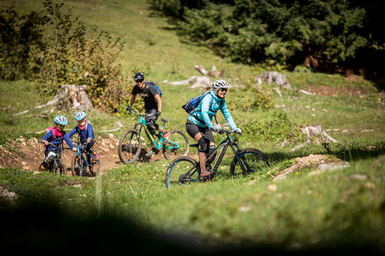 Biken met het gezin bij Skirama