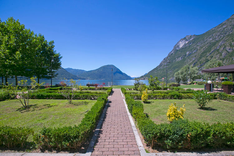 Appartementen te koop op vakantiepark Porto Letizia aan het Meer van Lugano. 