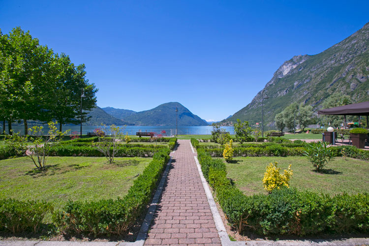 Appartementen te koop op vakantiepark Porto Letizia aan het Meer van Lugano.