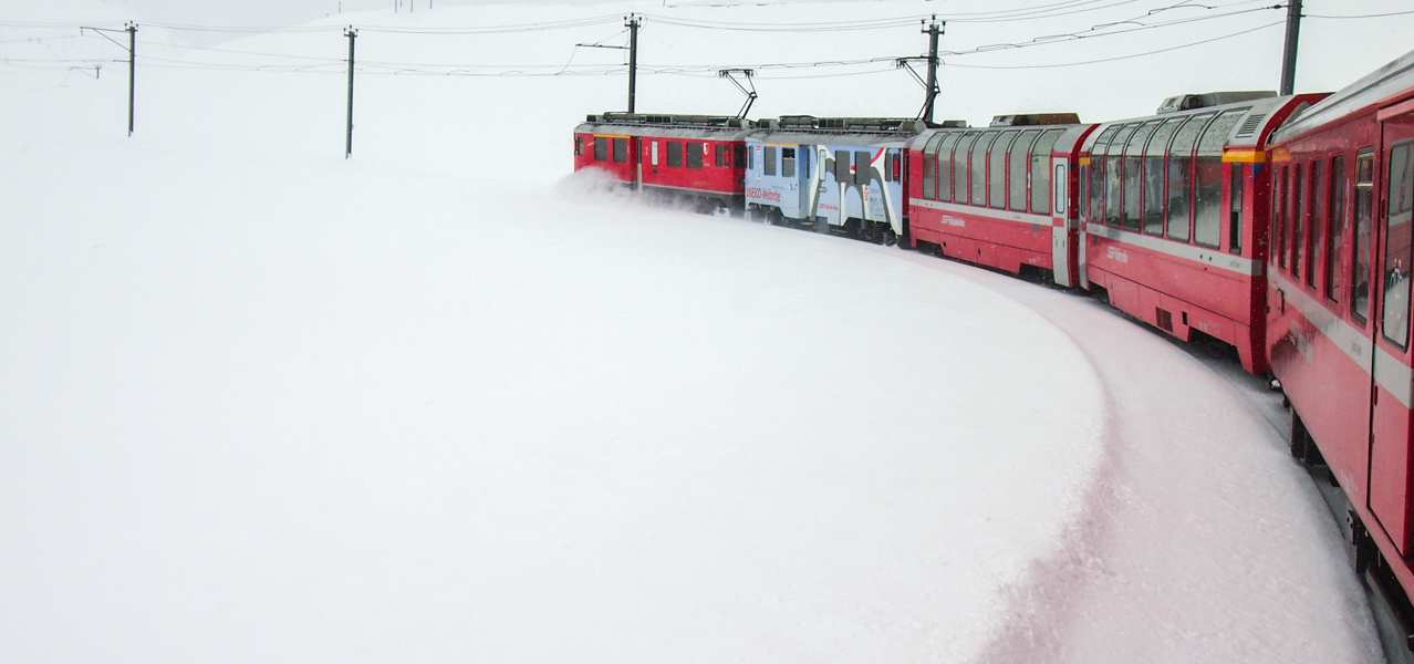 Bernina Express in de sneeuw © Claudia Zanin
