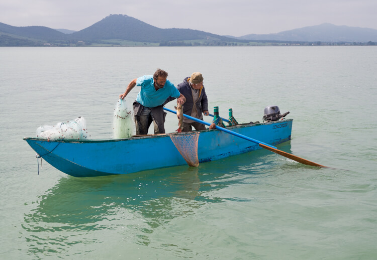 Op pad met vissers van het Lago Trasimeno